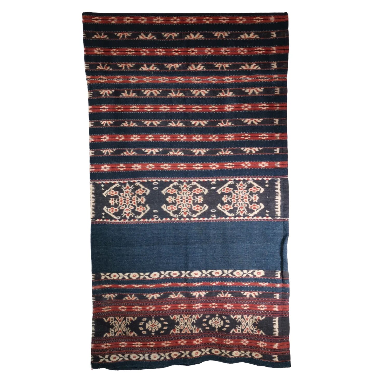 Sumba-Ikat-Sarong mit stilisierten figürlichen Motiven