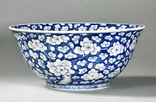 Blau-Weiß Porzellan-Schale mit Pflaumenblüten