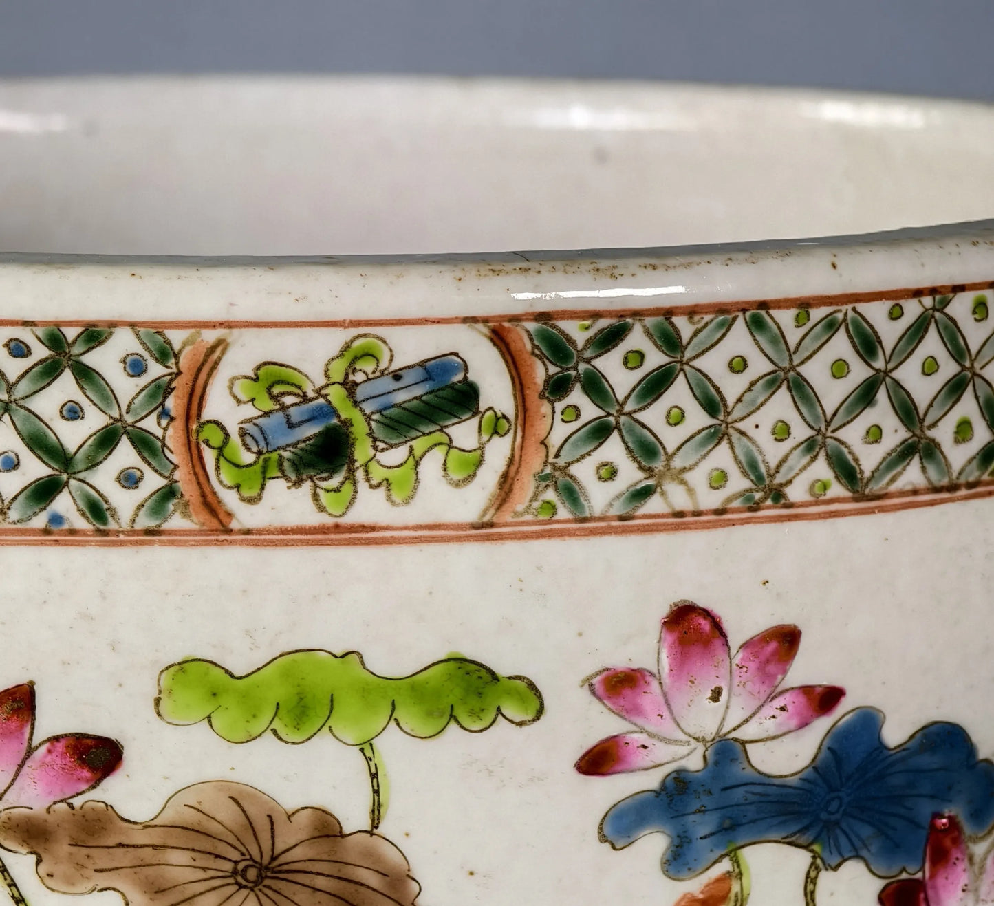 Famille Verte Lotos- und Mandarinenten-Blumenkübel
