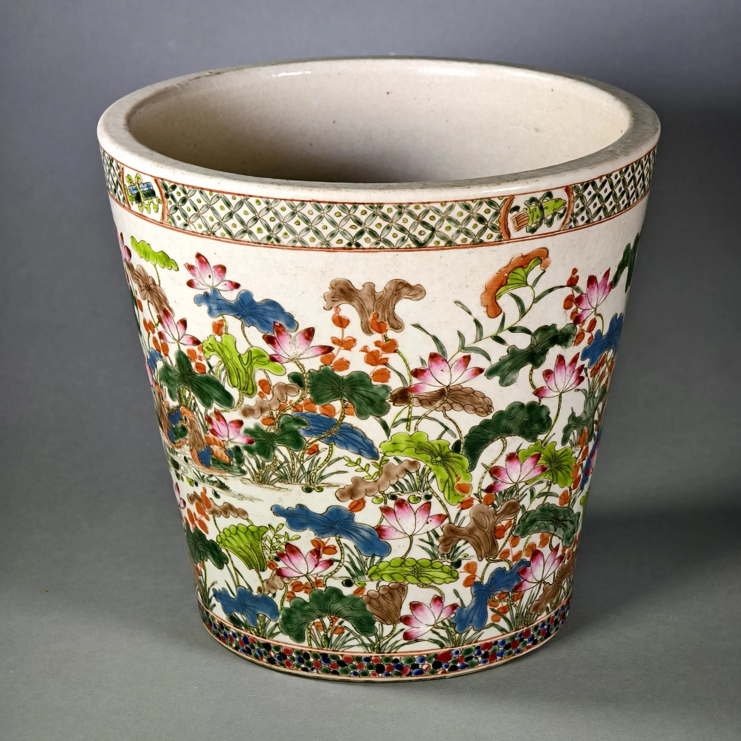 Famille Verte Lotos- und Mandarinenten-Blumenkübel