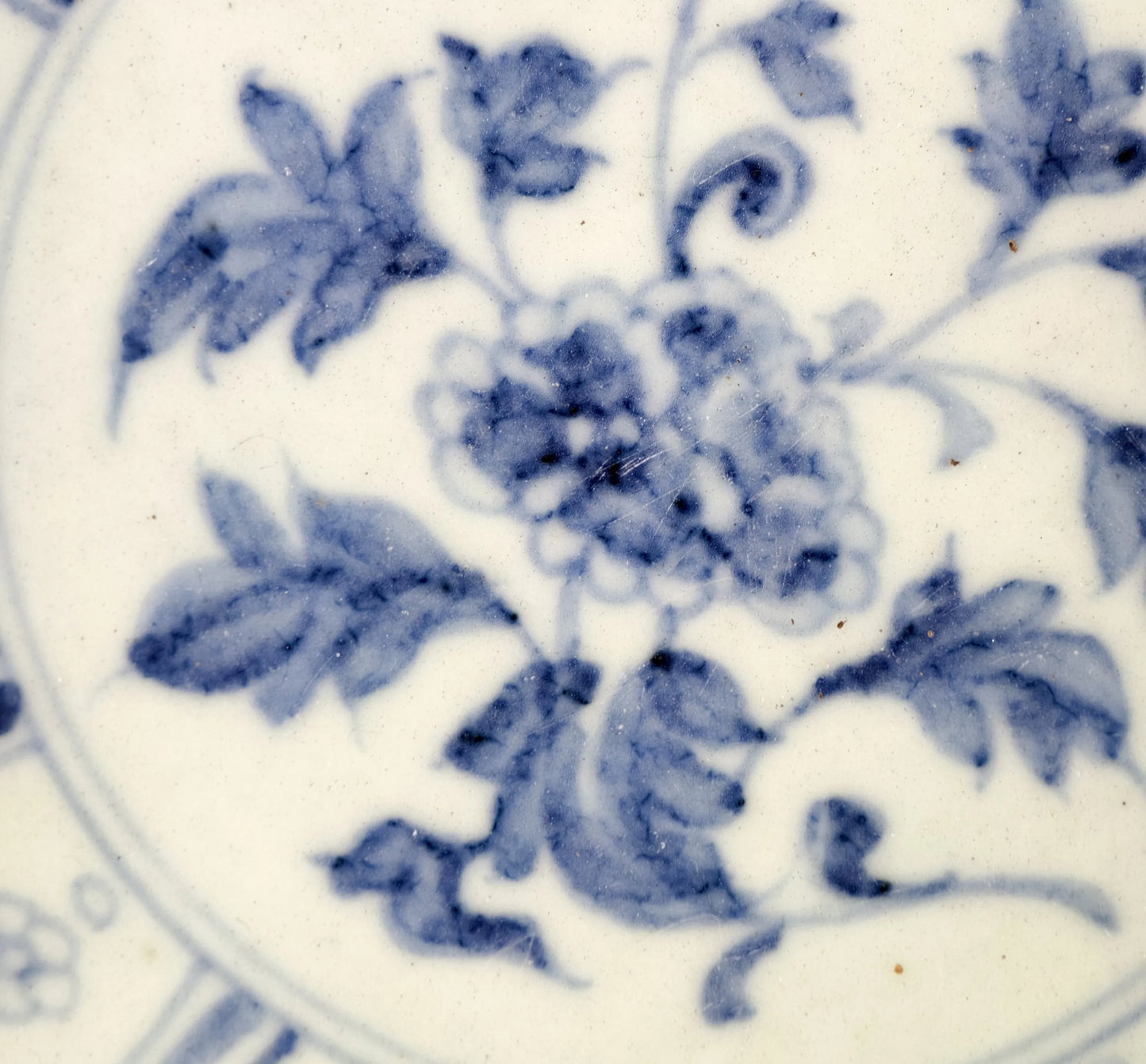 Qing-Blauweiß Porzellan-Schale mit Lotos-Medaillon-Verzierung