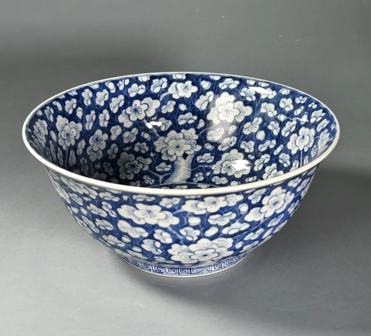 Blau-Weiß Porzellan-Schale mit Pflaumenblüten